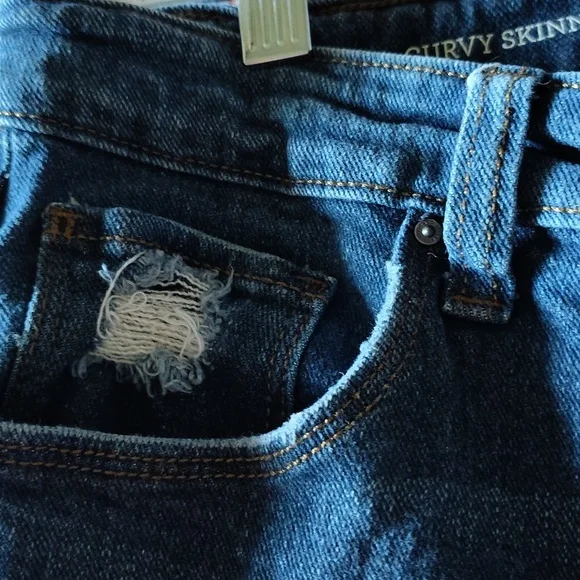 Style and Company - Picture 3 of 4